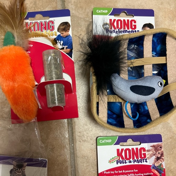 New cats toys and treats value $80 - Picture 4 of 11